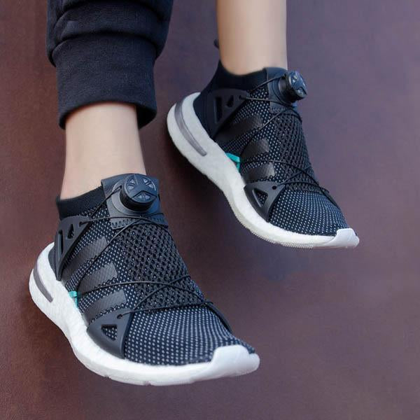 Drehende automatische Schnallenschuhe