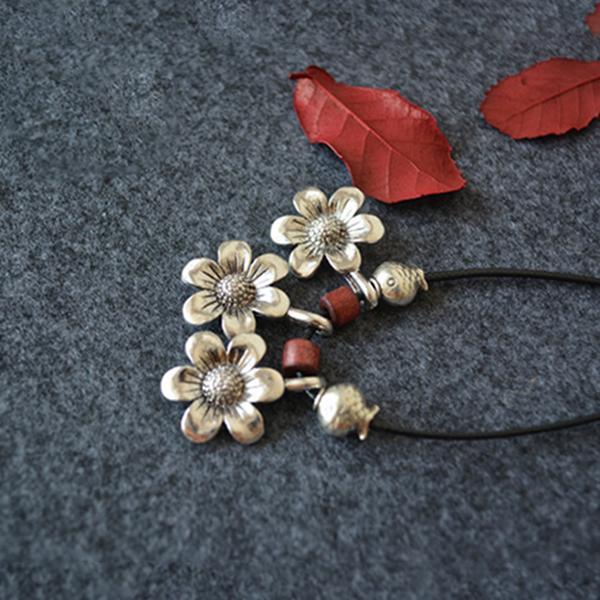 Vintage White Flower Necklace