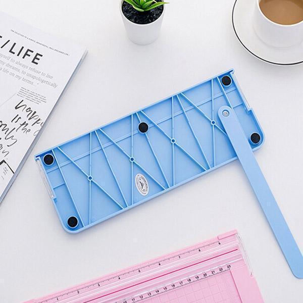 Portable paper cutter